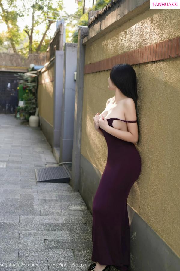  [XiuRen]高清写真图 2025.11.13 No.10979 Yuanbao 吊带长裙第8张图片